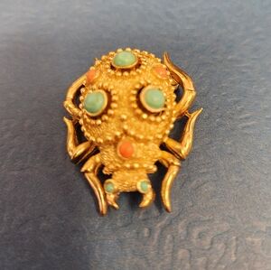 Vintage Trifari brooch